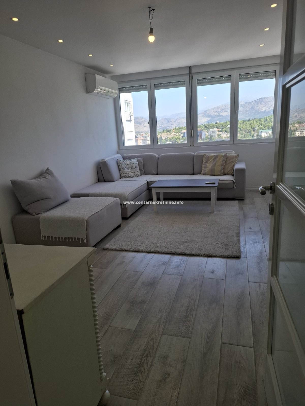 Izdavanje, dvosoban stan 80m2, Preko Morače, Podgorica